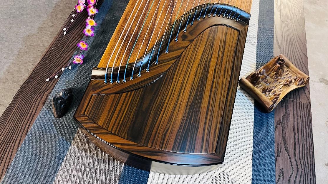 Dimensions du produit : taille 163 cm.